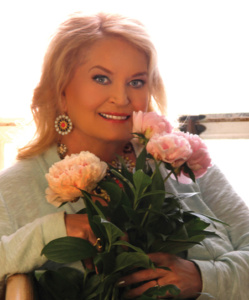 Lynn Anderson with her rose